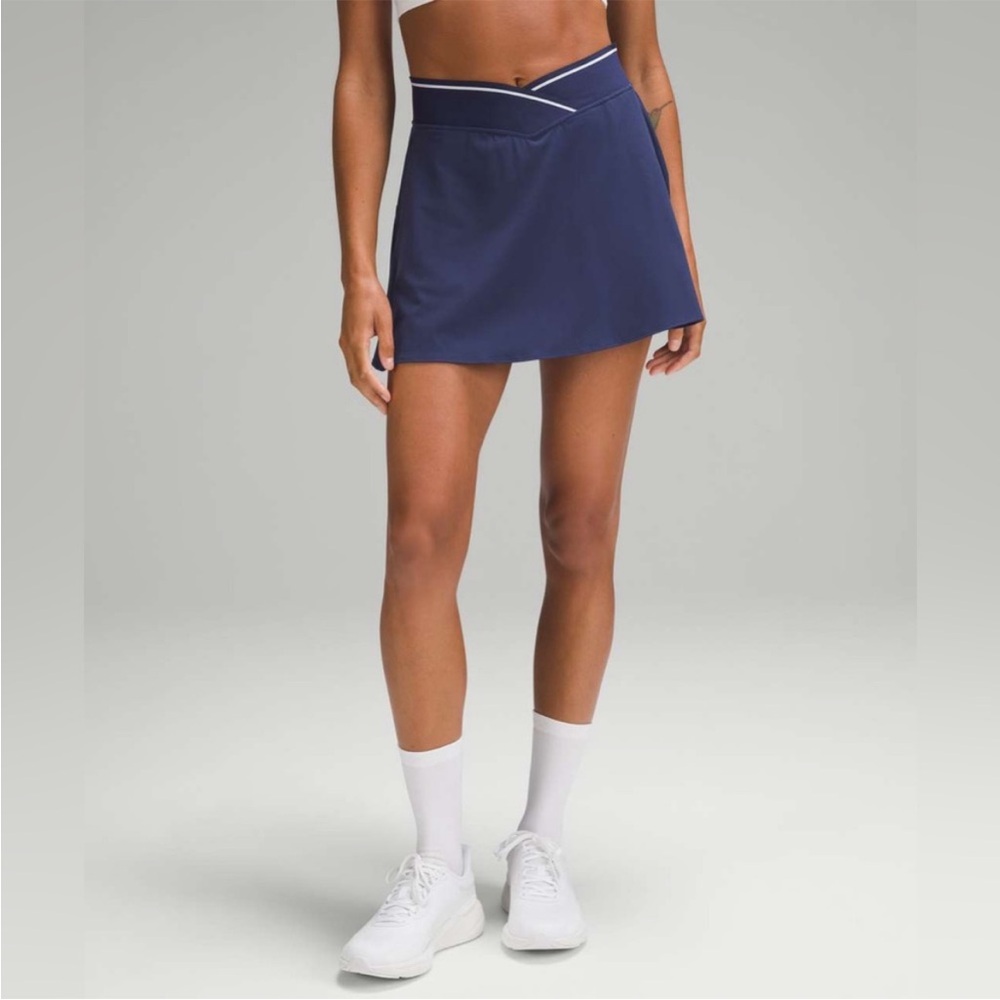 Lululemon V-Waist Mid Rise Tennis Skirt Size 2 Navy Blue Built-In Shorts Skort